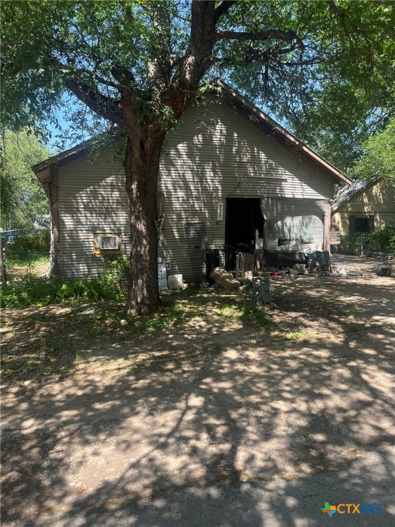 727 W Avenue C Property Photo