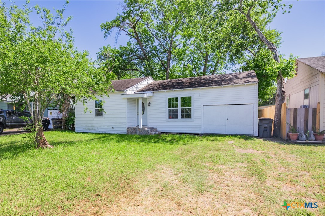 1601 E Mimosa Avenue Property Photo
