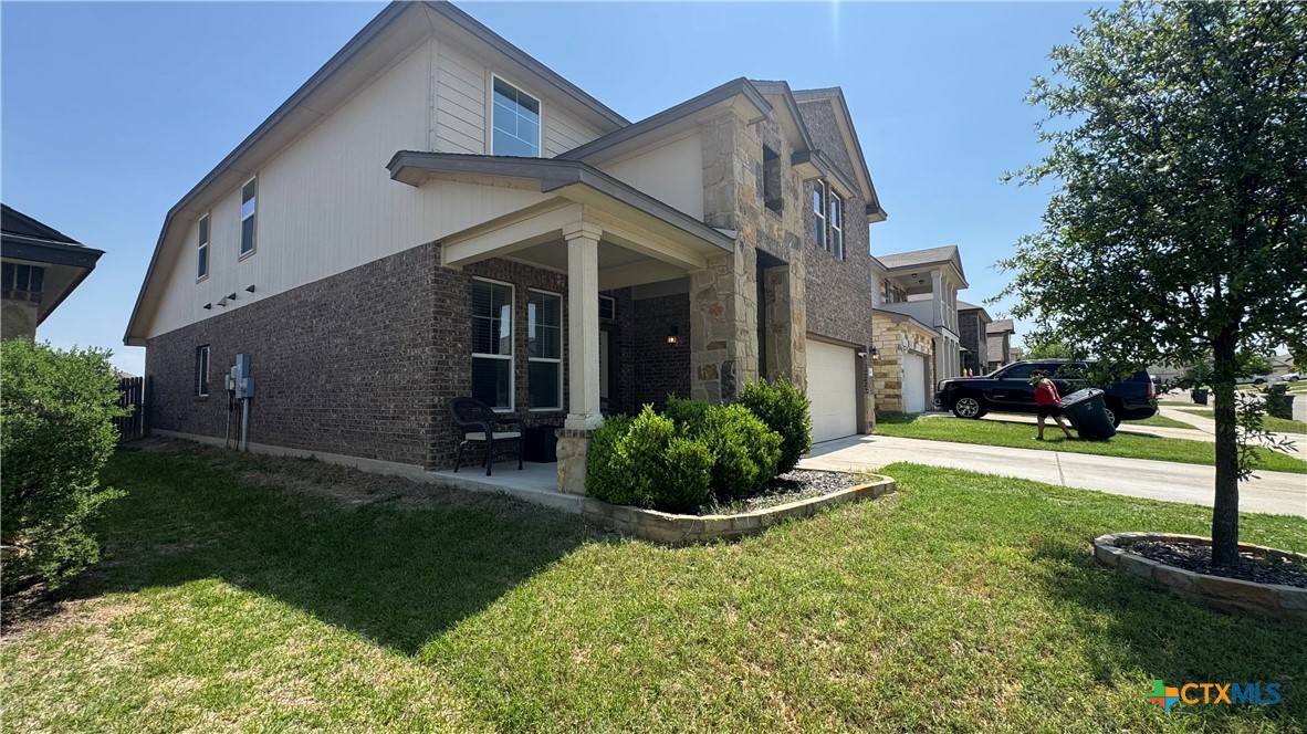 9516 Glynhill Court Property Photo 2