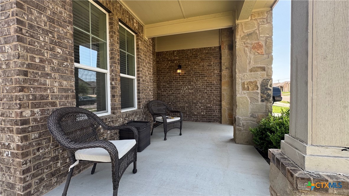 9516 Glynhill Court Property Photo 3