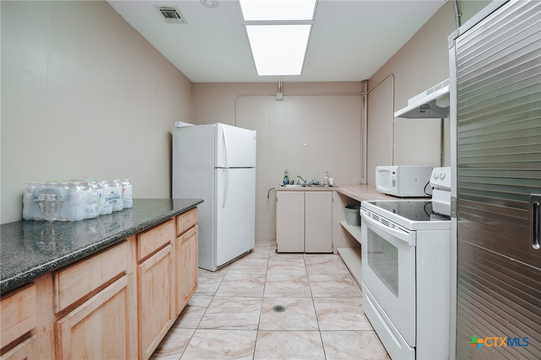 202 E Forrest Street Property Photo 32