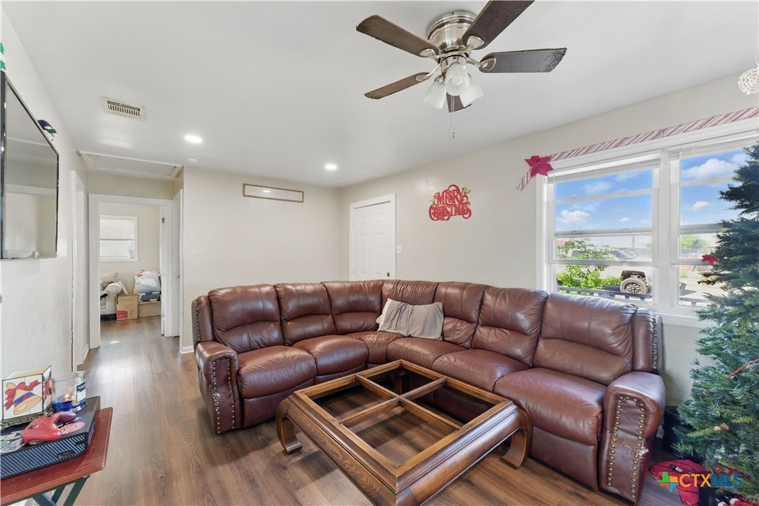 556 Gode Lane Property Photo 4