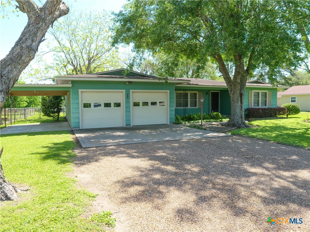 833 State Highway 172 Property Photo