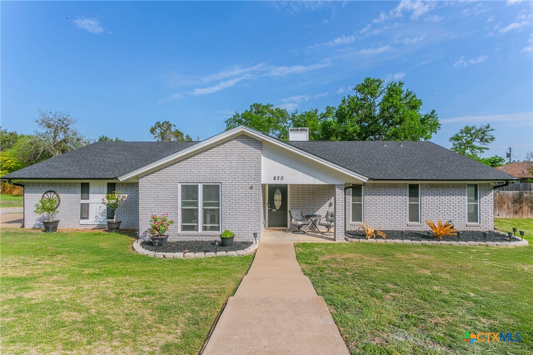 820 Woodside Drive Property Photo