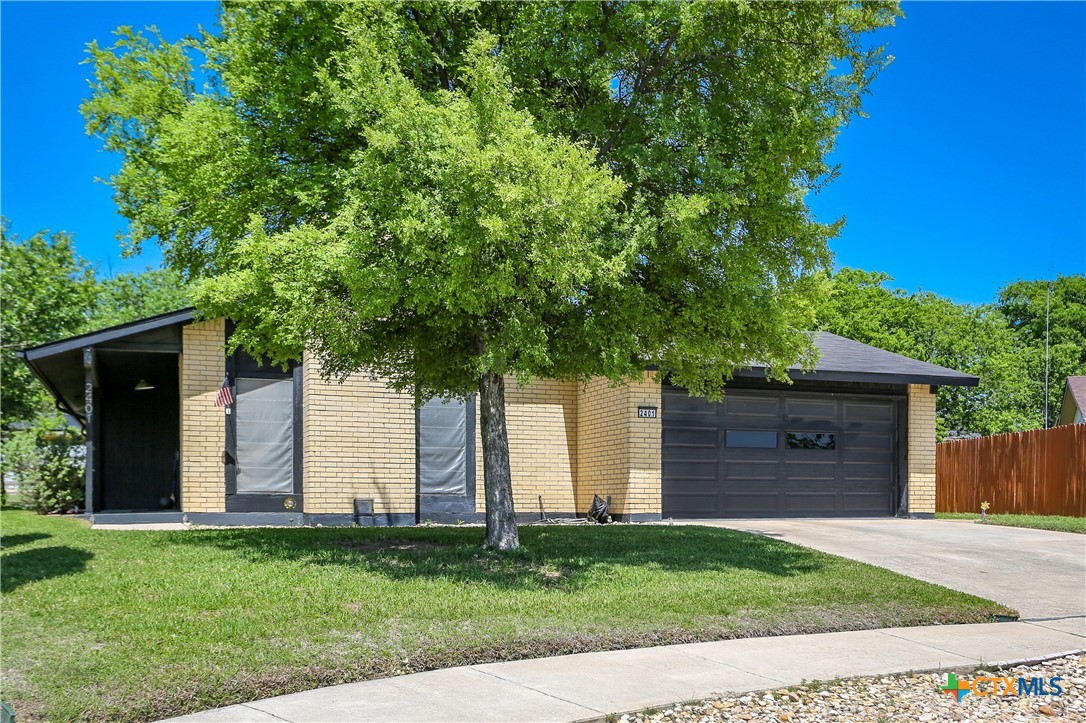 2401 Buttercup Circle Property Photo 1