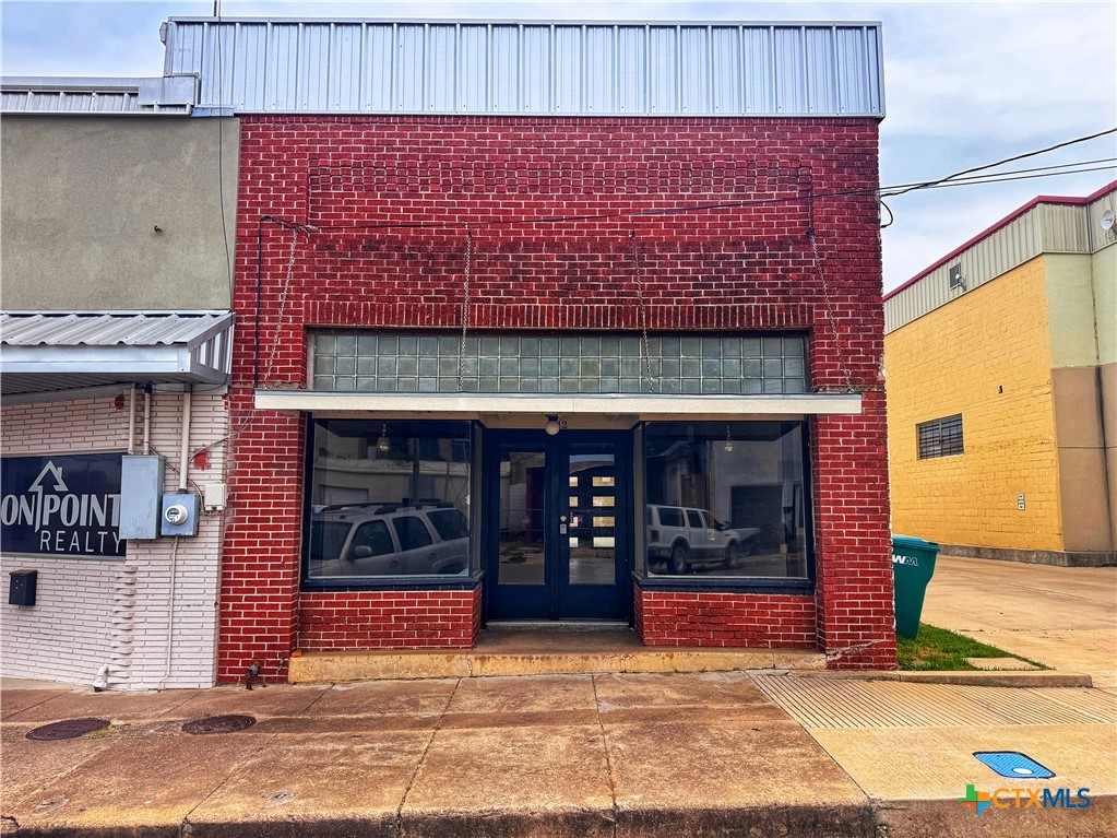 712 E Leon Street Property Photo