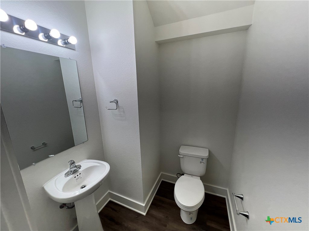 1818 Royal Loop Property Photo 4