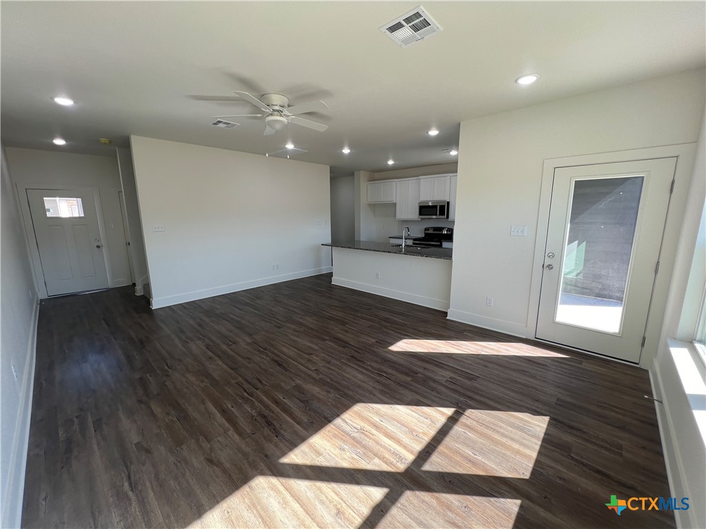 1818 Royal Loop Property Photo 6