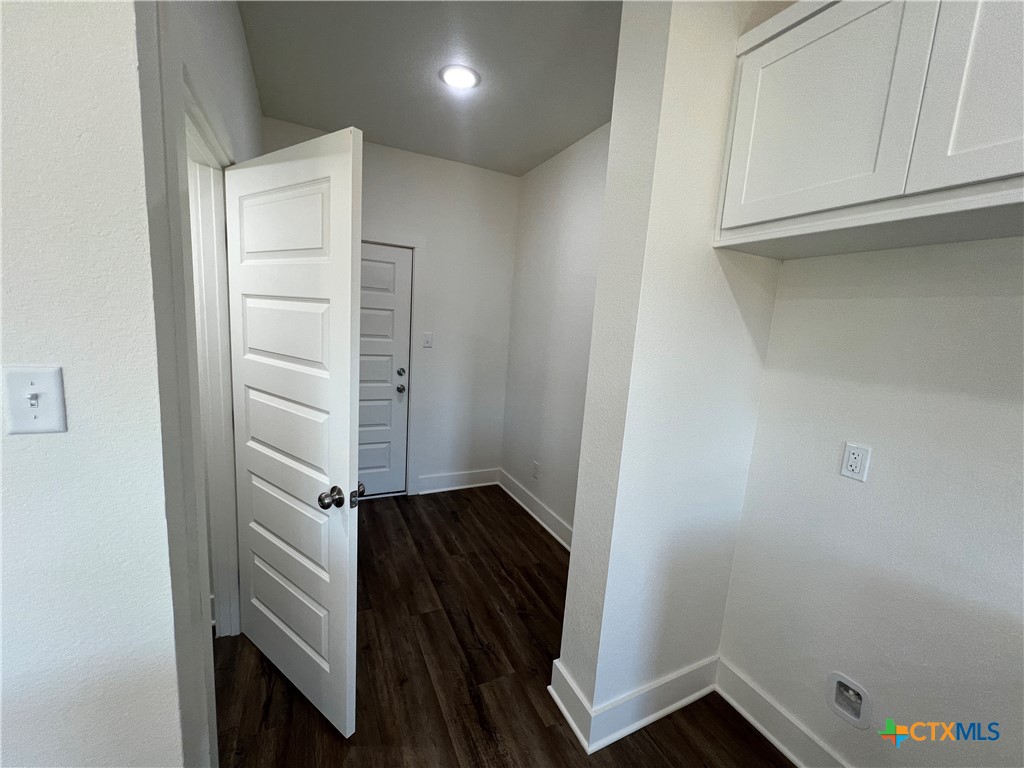 1818 Royal Loop Property Photo 7