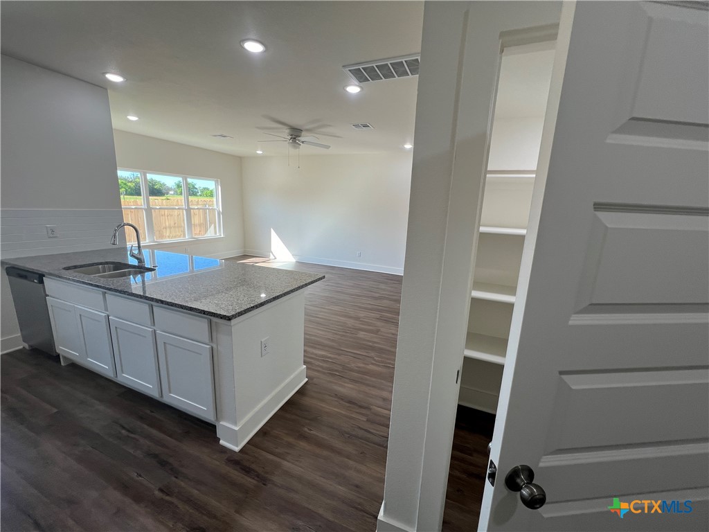 1818 Royal Loop Property Photo 8