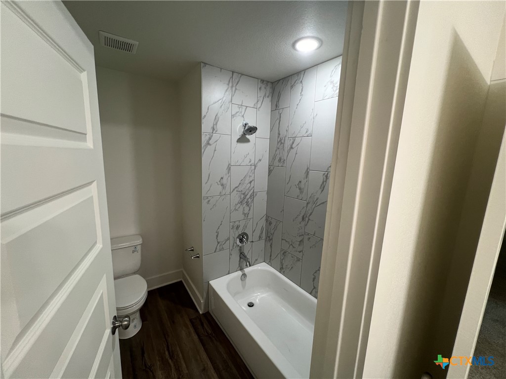 1818 Royal Loop Property Photo 12