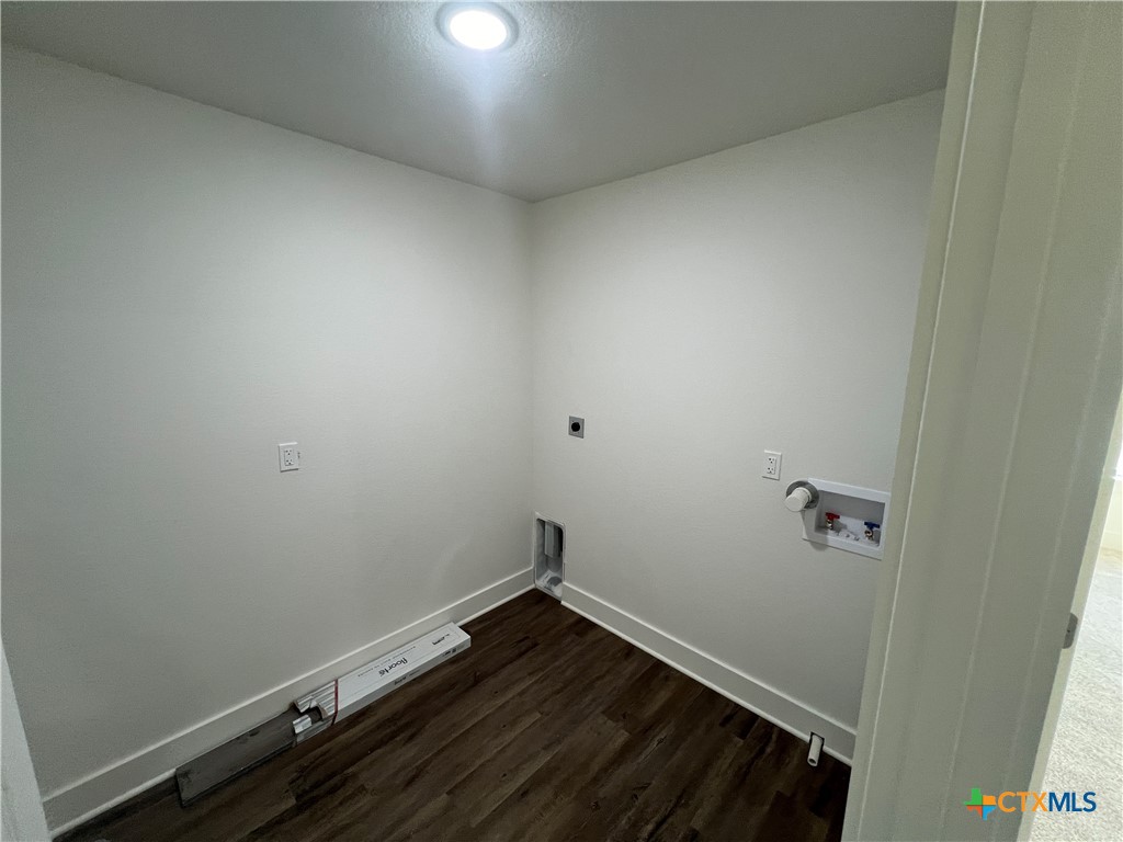 1818 Royal Loop Property Photo 14