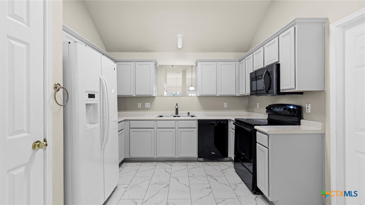 2121 Keystone Drive Property Photo 3