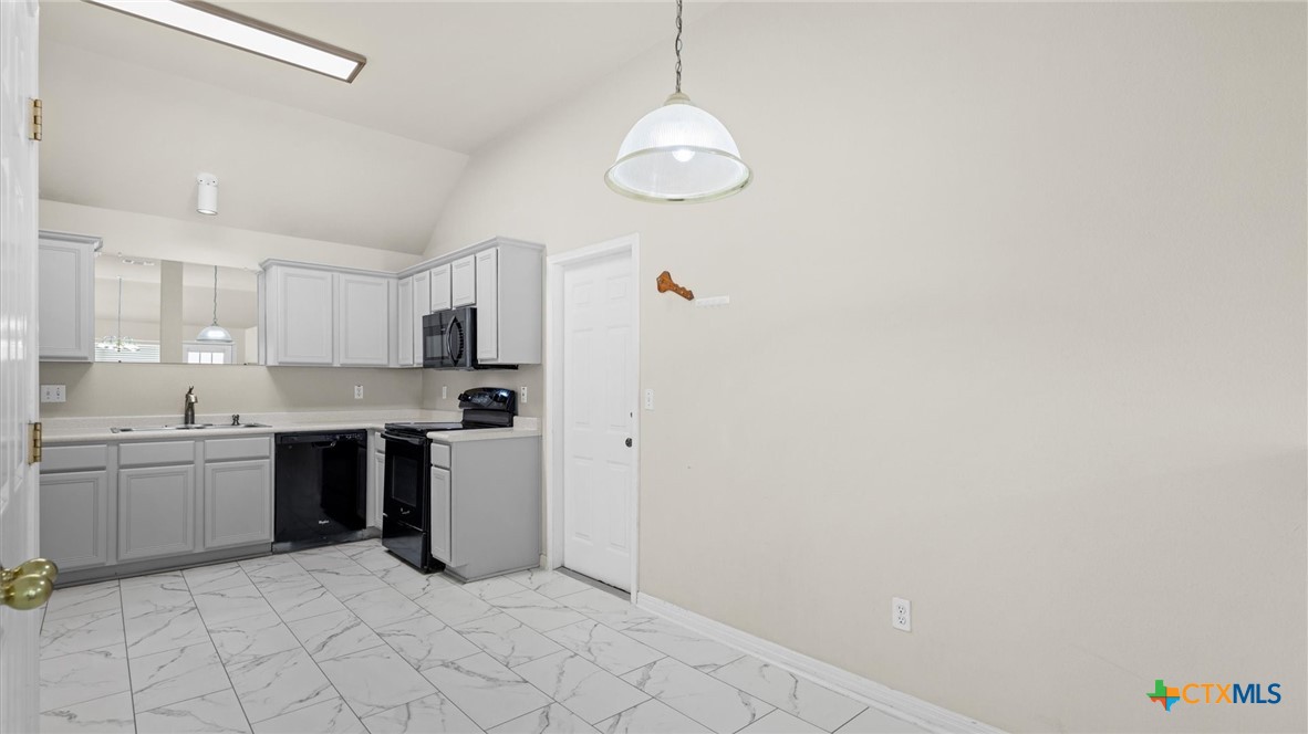 2121 Keystone Drive Property Photo 5