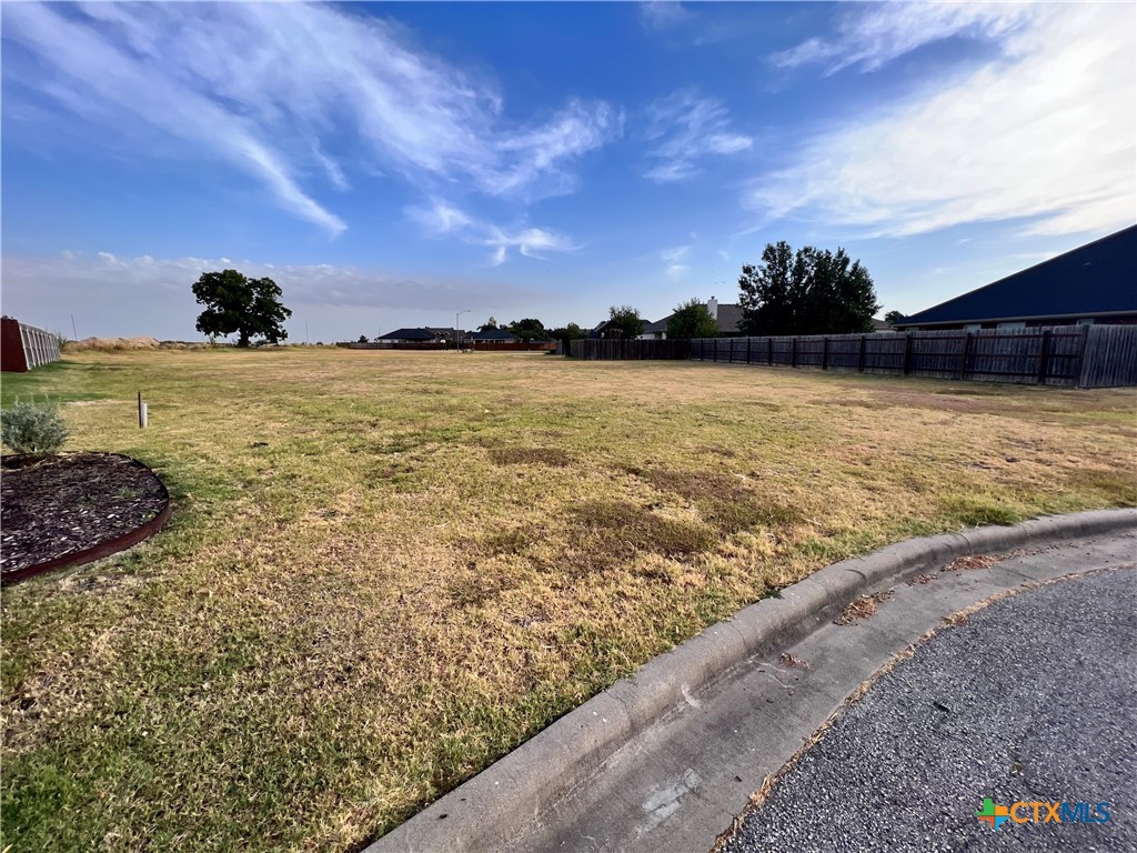 102 Davis Court Property Photo 3