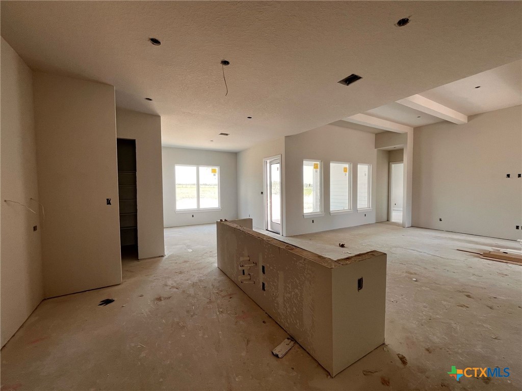 254 Firewheel Lp Property Photo 4