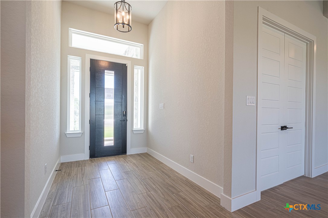 254 Firewheel Lp Property Photo 4