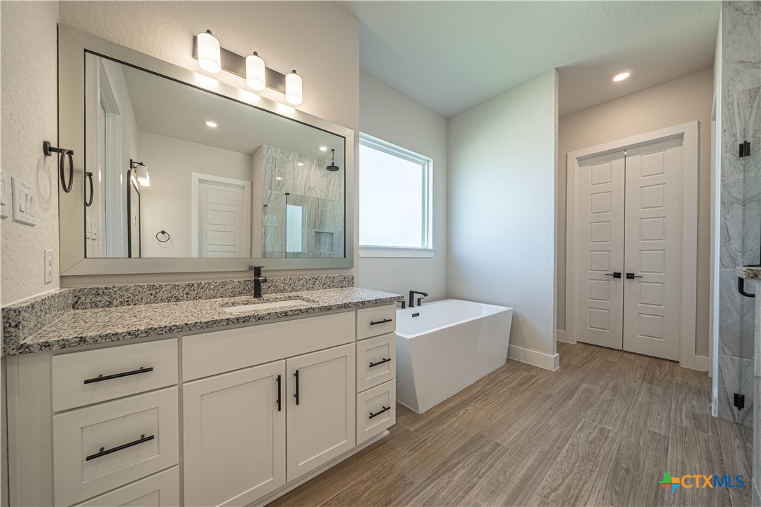 254 Firewheel Lp Property Photo 16