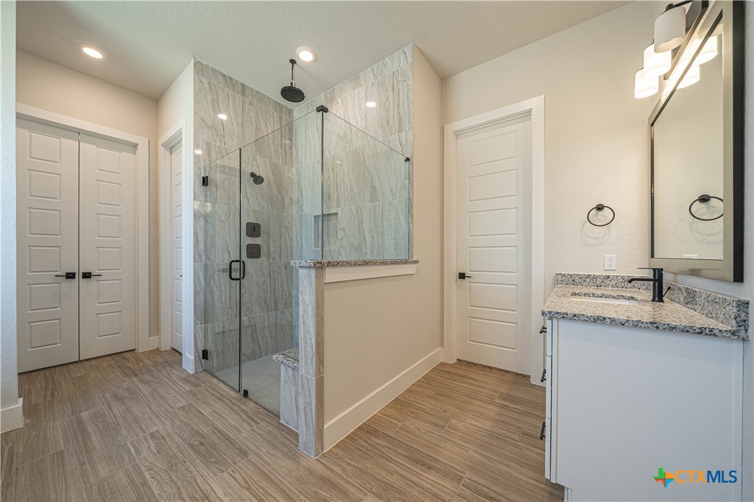 254 Firewheel Lp Property Photo 17