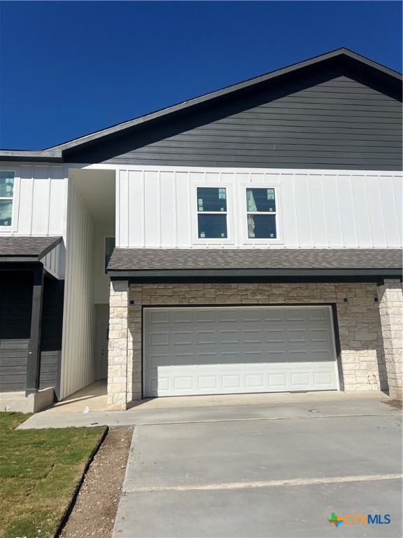 1822 Royal Loop Property Photo 1