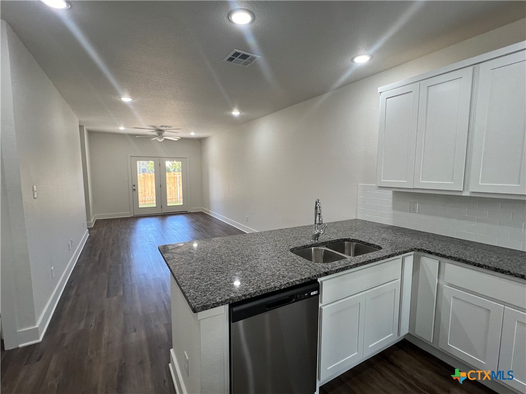 1826 Royal Loop Property Photo 19