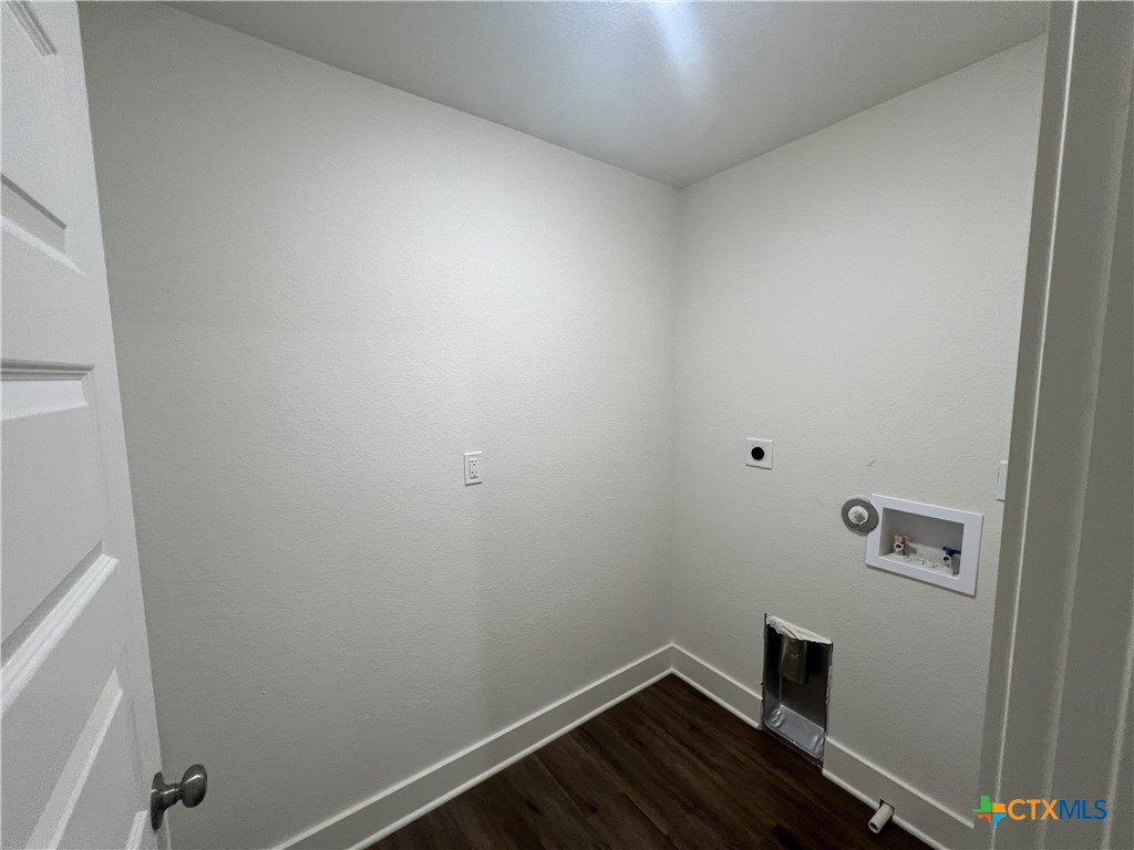 1826 Royal Loop Property Photo 28