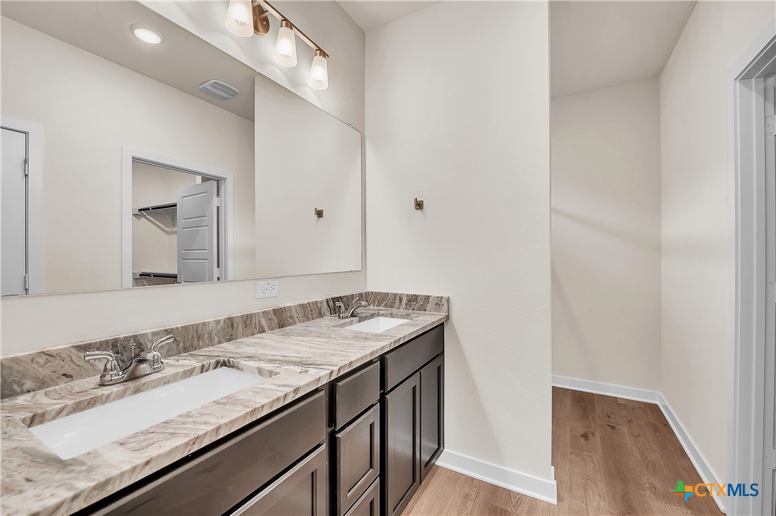 126 University Avenue Property Photo 15