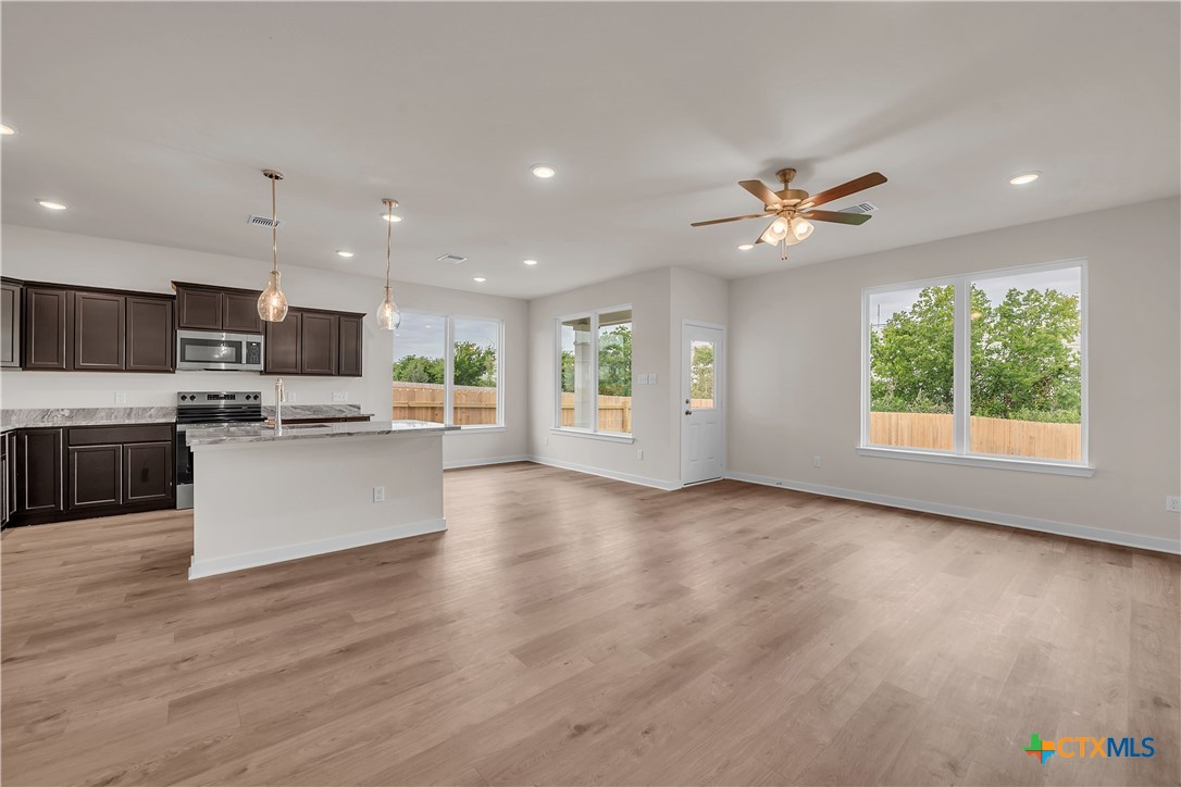 126 University Avenue Property Photo 18