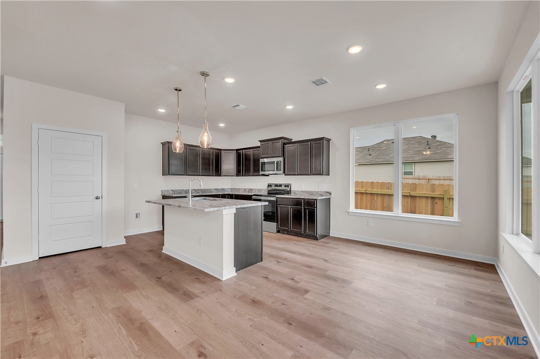 126 University Avenue Property Photo 22