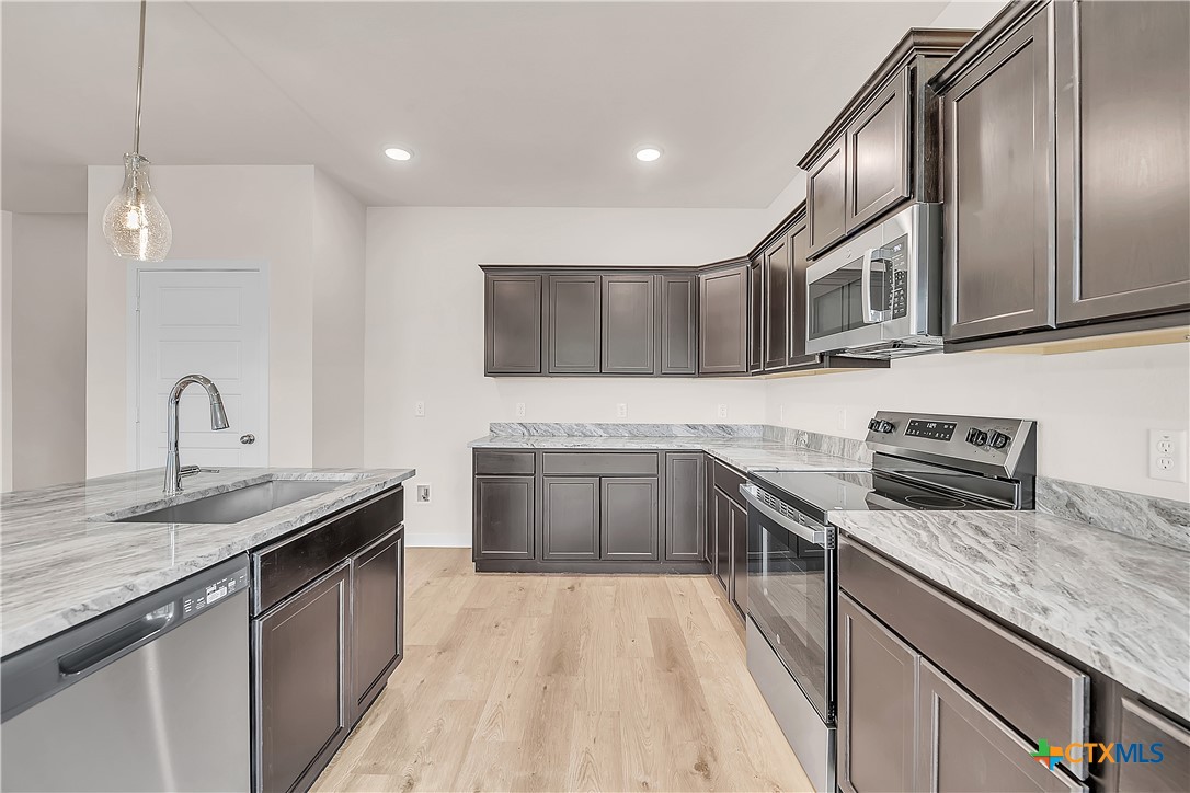 126 University Avenue Property Photo 24