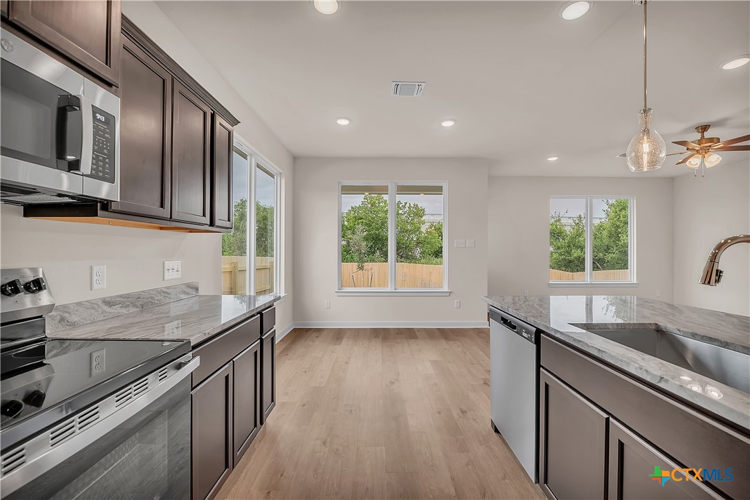 126 University Avenue Property Photo 26