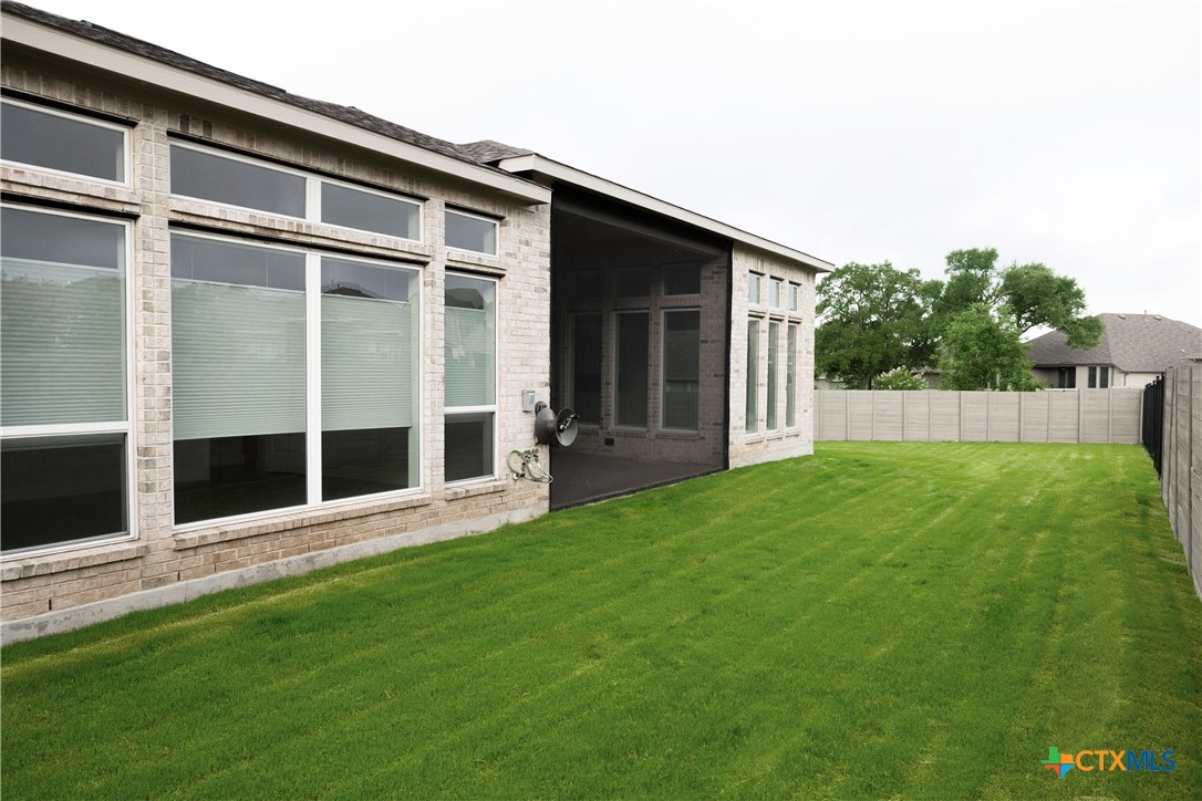1185 Abelia Property Photo 3