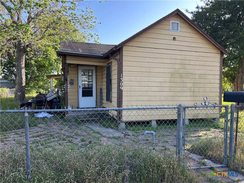 1309 Harry Street Property Photo