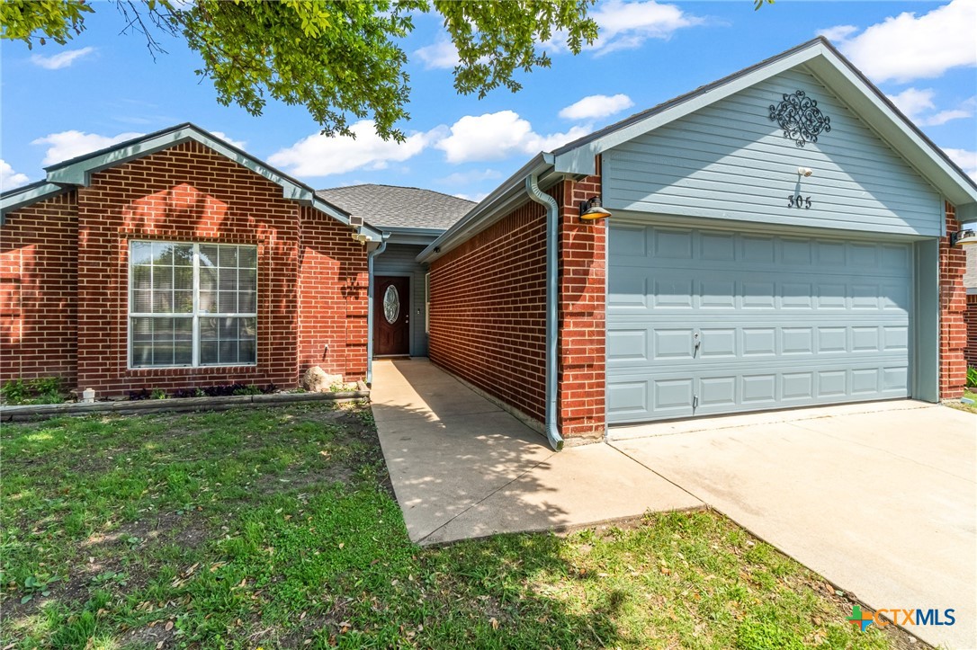 305 James Loop Property Photo 1
