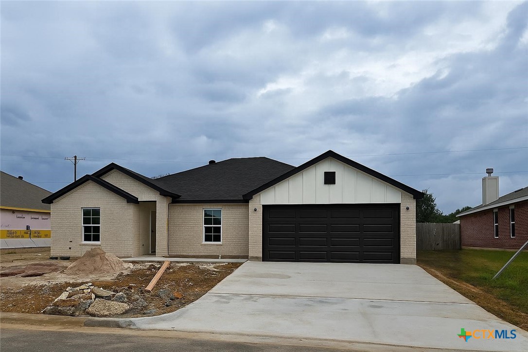 1421 Fossil Trail Property Photo 1