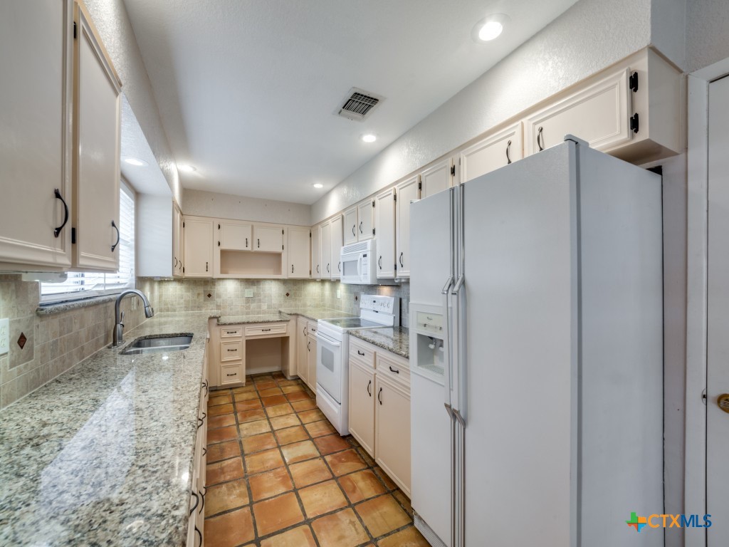 620 Lake Island Drive Property Photo 14