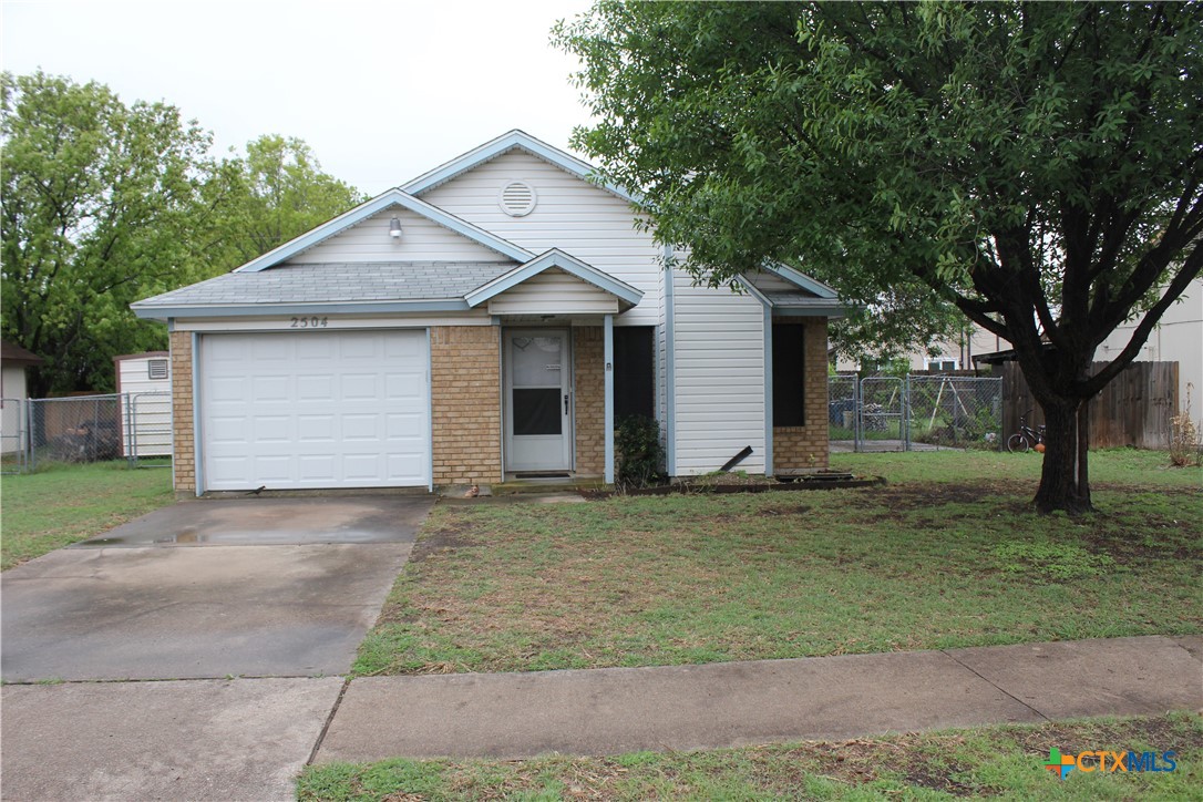 2504 Fieldstone Dr Property Photo