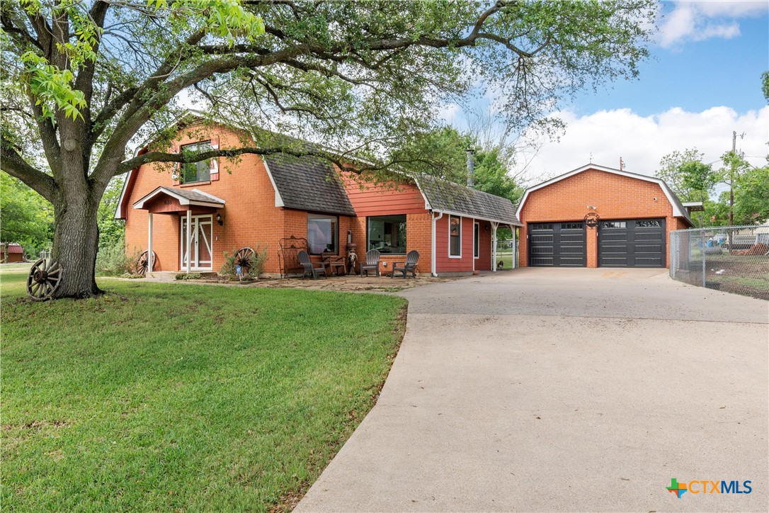 626 Friendly Oaks Drive Property Photo 1