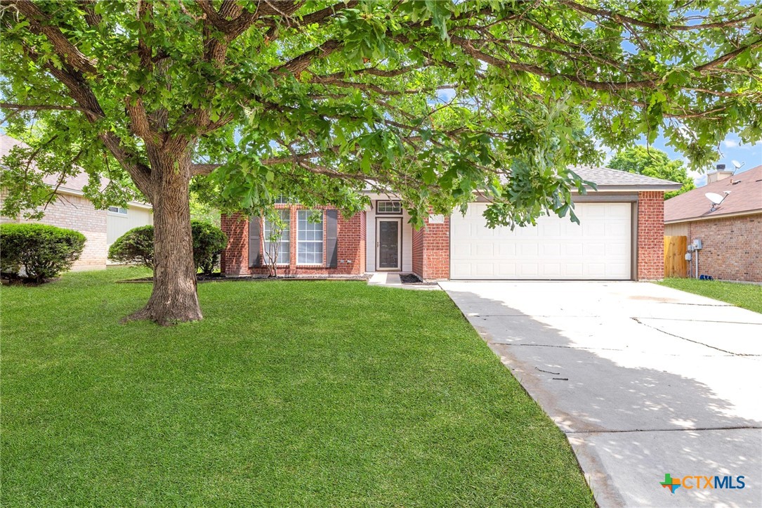 1808 Stratford Drive Property Photo 2