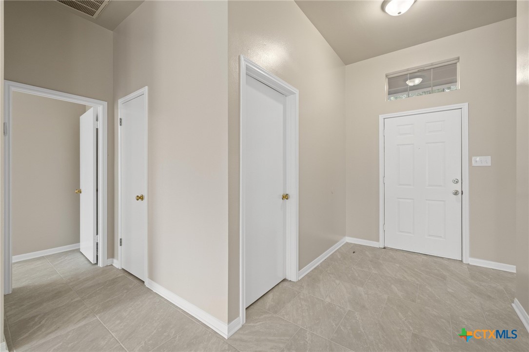 1808 Stratford Drive Property Photo 4