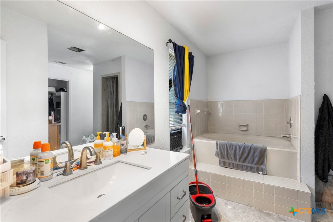 1009 Bowie Street Property Photo 13
