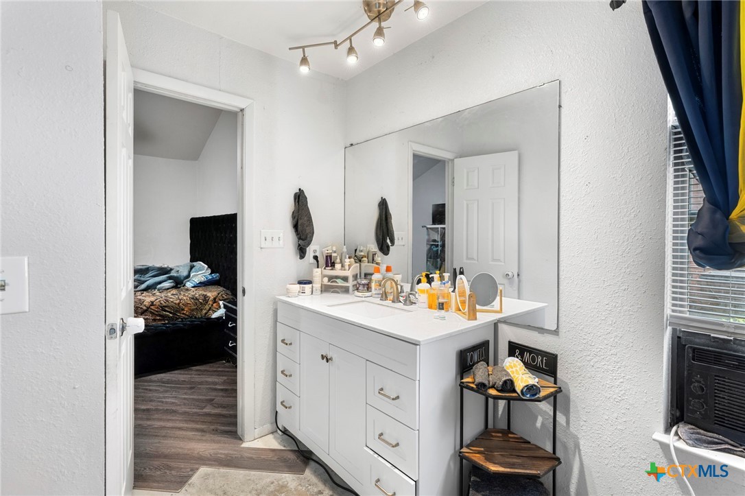1009 Bowie Street Property Photo 14
