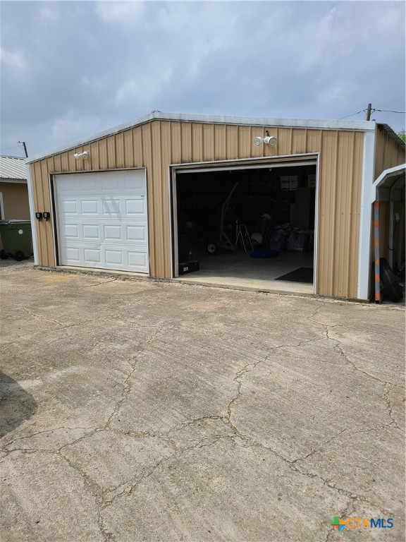 511 Oasis Street Property Photo 2