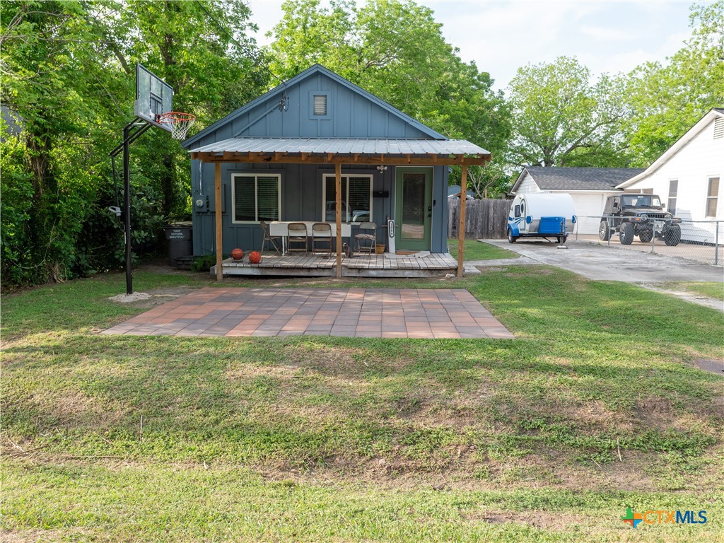 1006 W North Street Property Photo 1