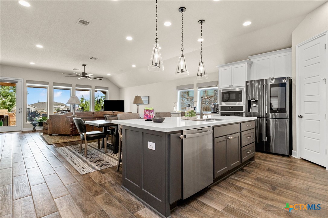 414 Juana Way Property Photo 11