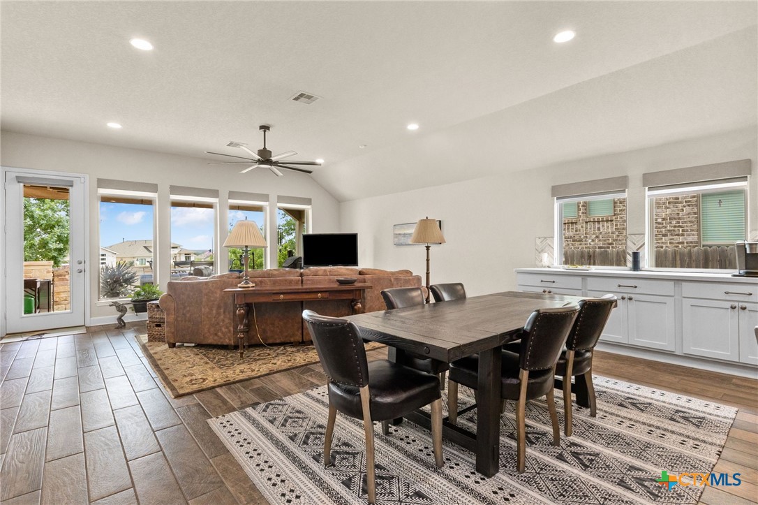 414 Juana Way Property Photo 12