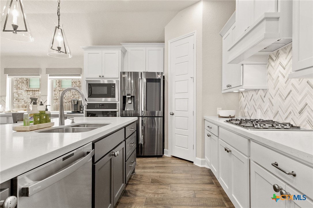 414 Juana Way Property Photo 14