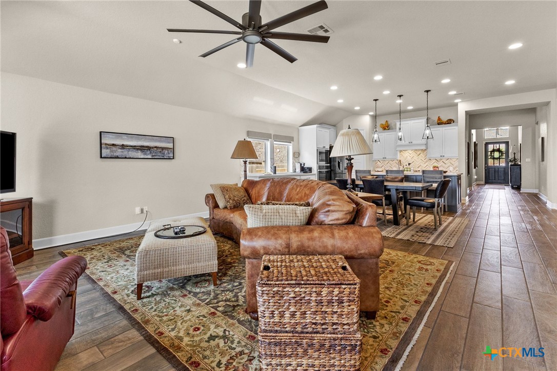 414 Juana Way Property Photo 20