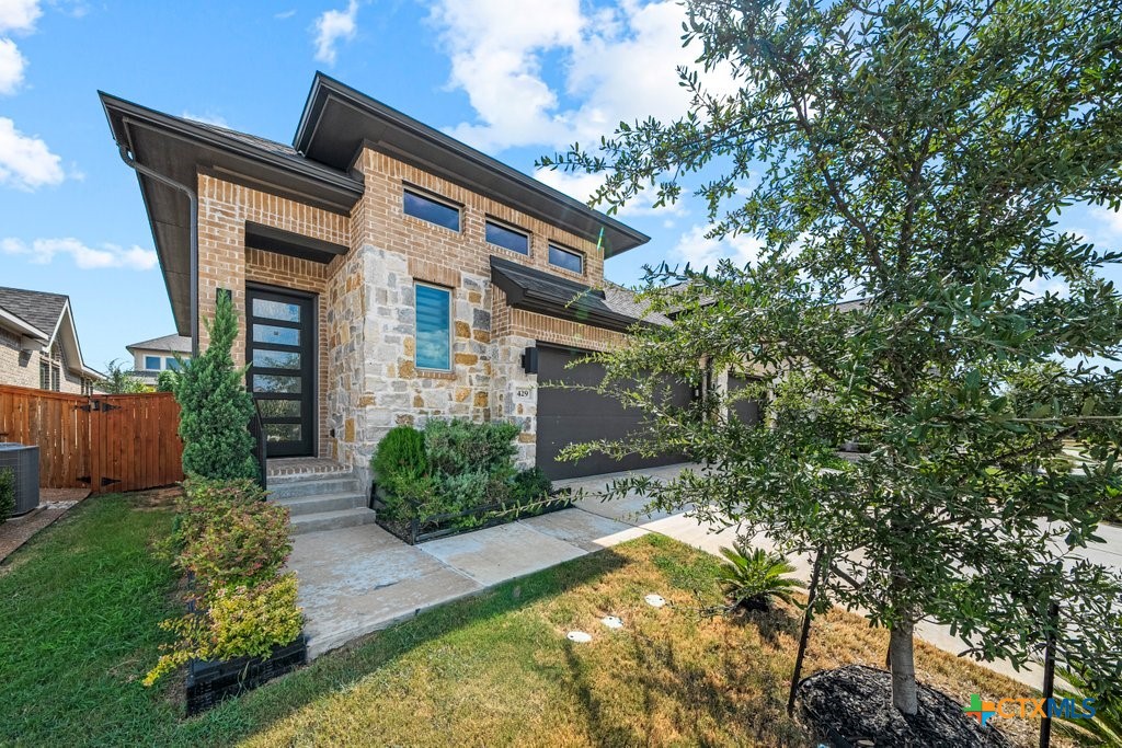 429 Juana Way Property Photo 3