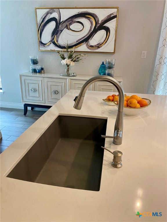 429 Juana Way Property Photo 8